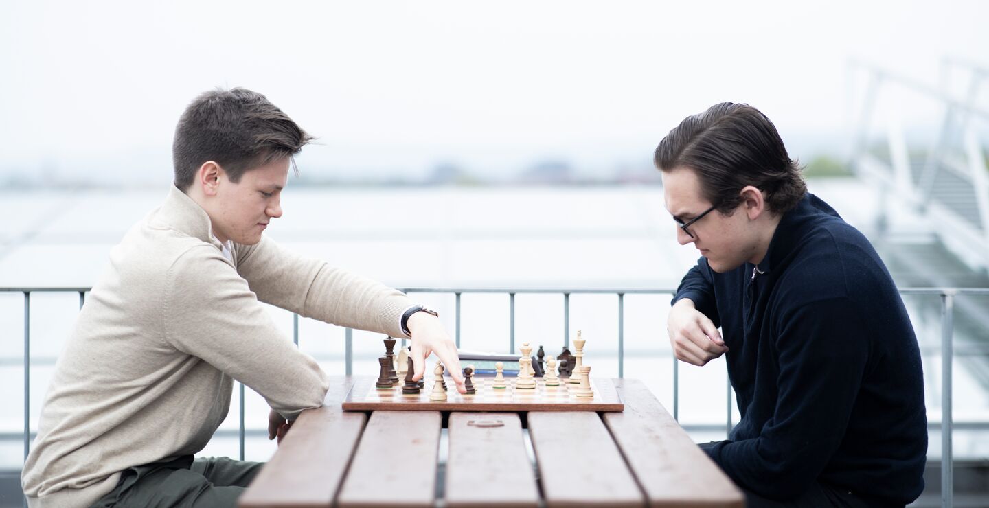 BI Chess