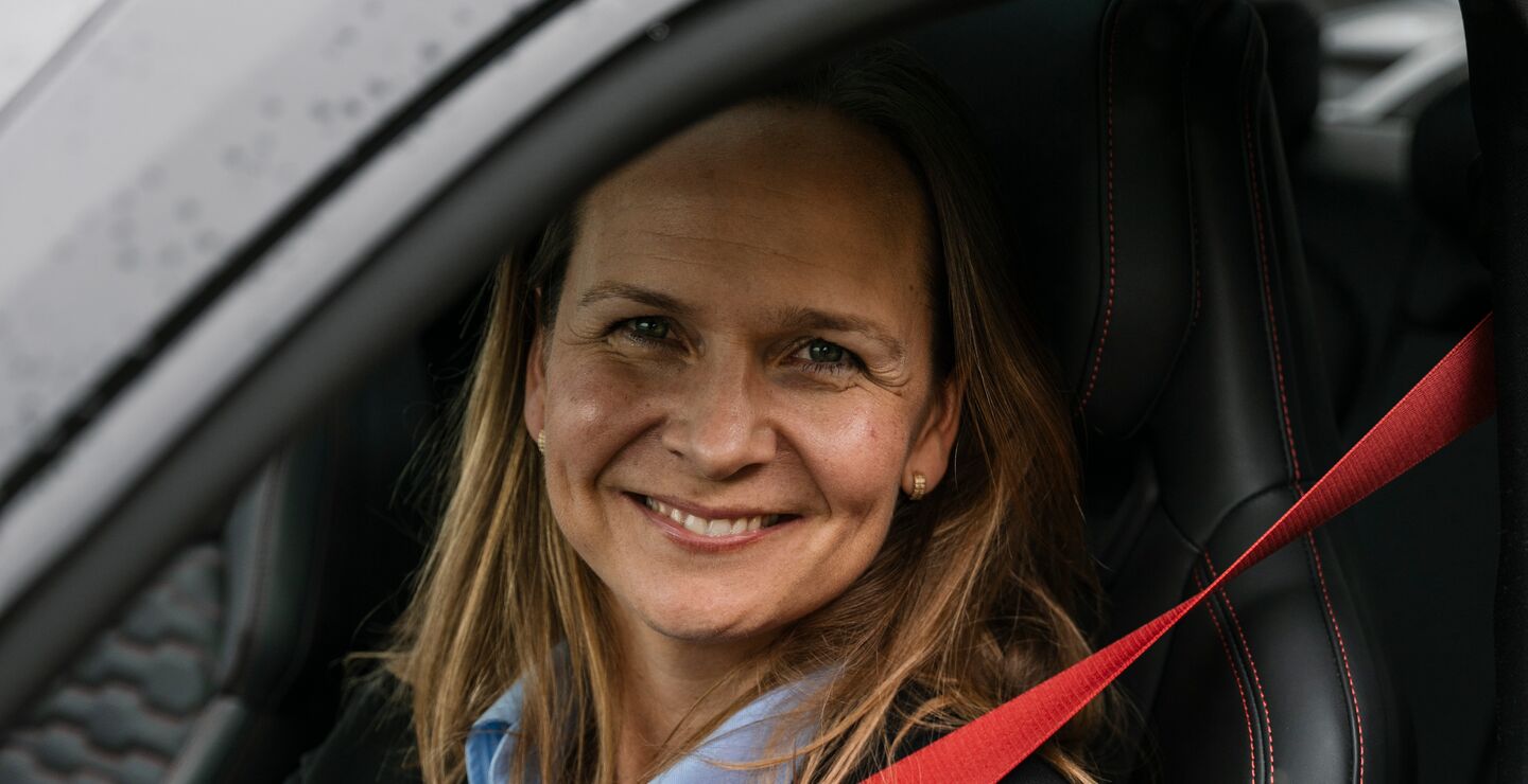 Elin driving a car