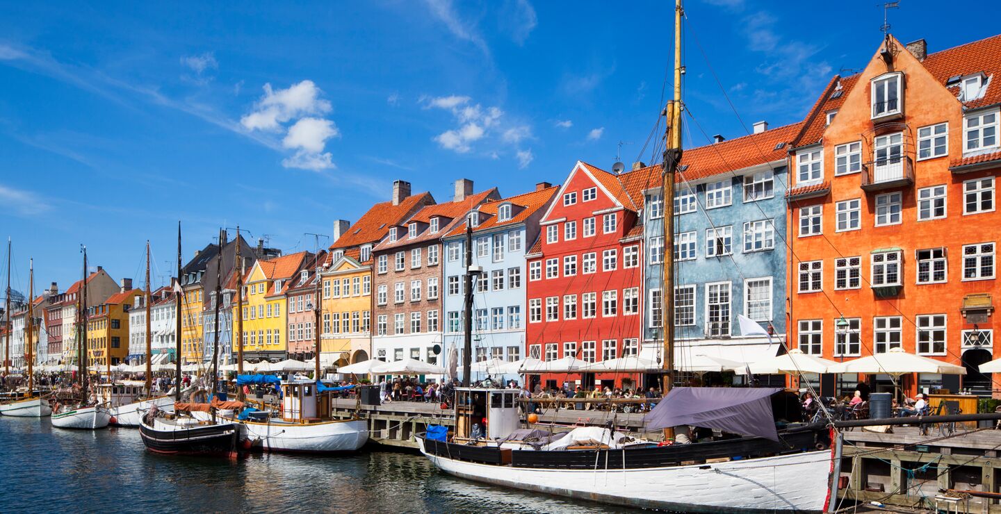 Danmark har gjennomført 859 514 Covid-19-tester (18. juni kl. 14:15), ifølge Wordometers.info. Norge har klart 298.420. Hvorfor har danskene testet så mange flere enn oss, spør professor Erling Røed-Larsen. (Foto av Nyhavn - IStock)