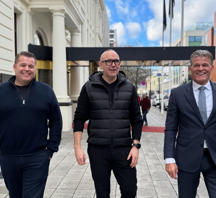 Bilde av tre personer, Morten Solheim til venstre, Mård Askim i midten og Arild Sjødin til høyre.