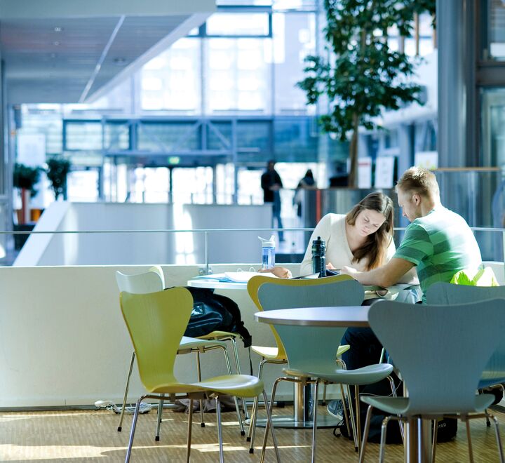 Image of students at campus Oslo