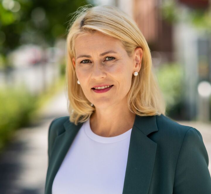 Kristine Dahl Steidel 