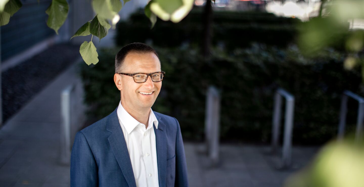 It is wise to talk with your superior, even if it may seem futile and risky, urges Øyvind Kvalnes (picture)