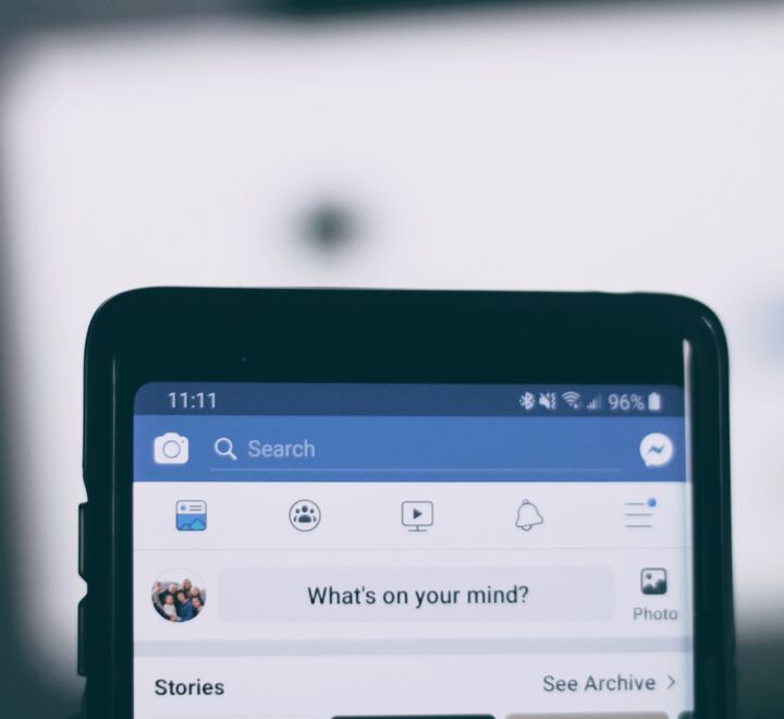 Måten en person bruker sosiale medier på, henger sammen med personlighetstrekk som ofte måles i arbeidslivet. (Foto: Joshua Hoehne, Unsplash)