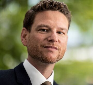 Dr. Alexander Buhmann
