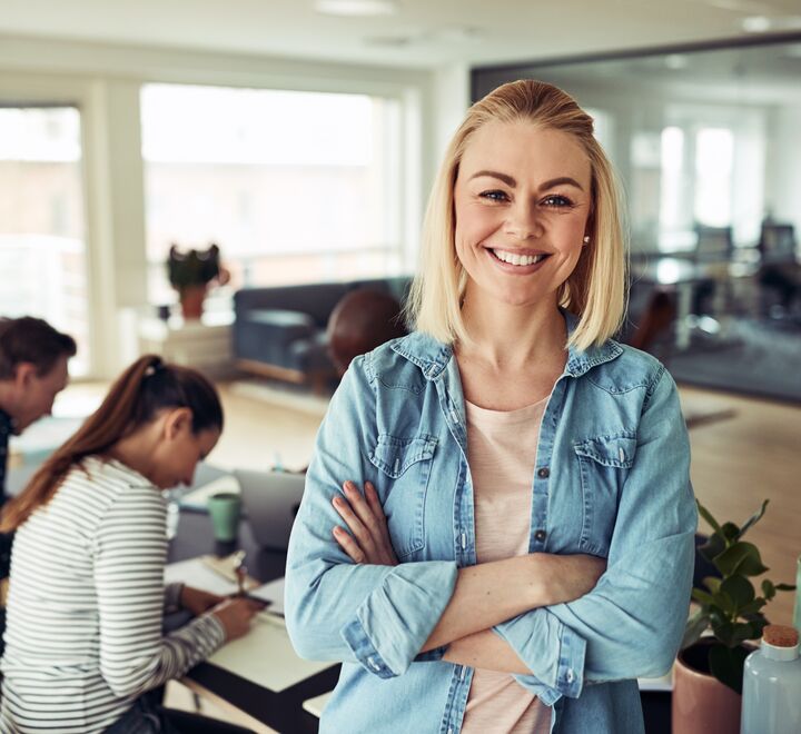 Woman smiling to the camera