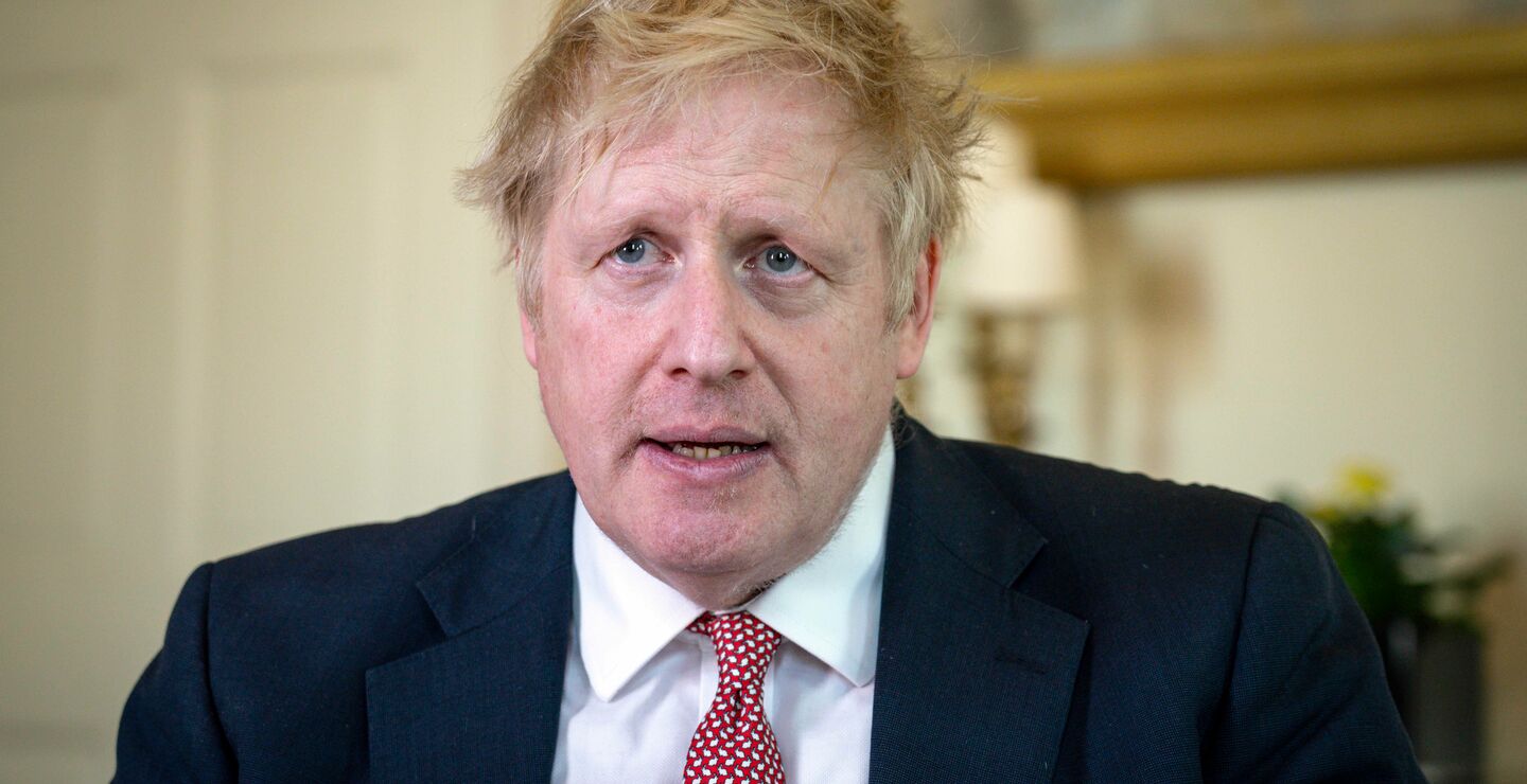 With the characteristic haughtiness and condescension learned at boarding school, Boris Johnson (picture) continued shaking hands with everyone he met. He was infected and landed in intensive care. When he was discharged after having received care from foreign nurses in an underfunded NHS, he said, “I owe them my life”. (Photo: Xinhua/Sipa USA)
