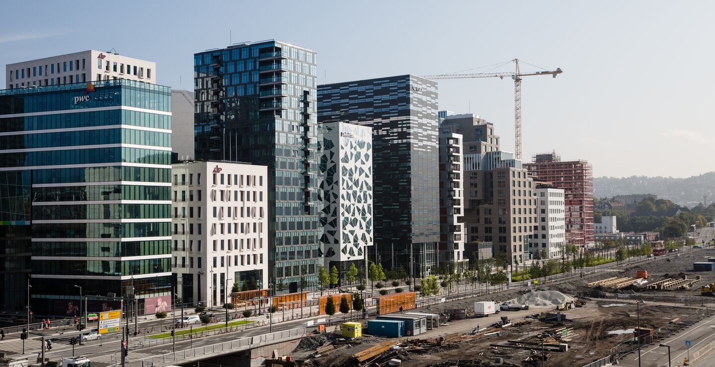 Målet for økonomisk politikk bør være å oppnå så høy fremtidig verdiskaping som mulig, så mange godt betalte arbeidsplasser som mulig, og så høy avkastning på investert kapital som mulig, skriver innleggsforfatterne. (Foto av Barcode Oslo: Nicolas Tourrenc)