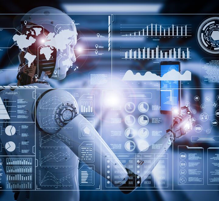 robot som jobber med en digital vegg