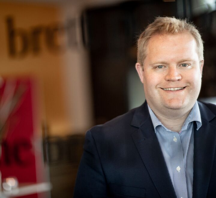 Professor Lars Olsen viser hvordan digitale muligheter ikke svekker, men styrker merkevarenes betydning.