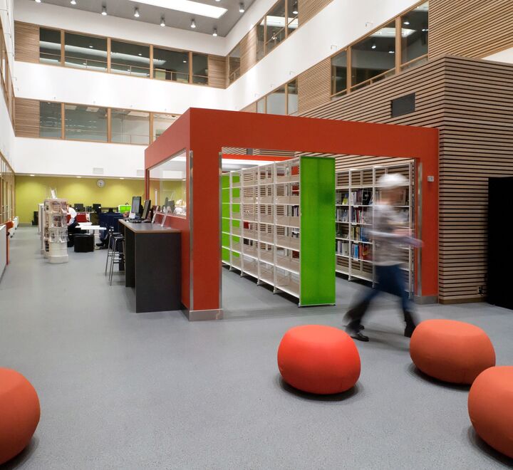 Bokgarasjen campus Bergen, biblioteket