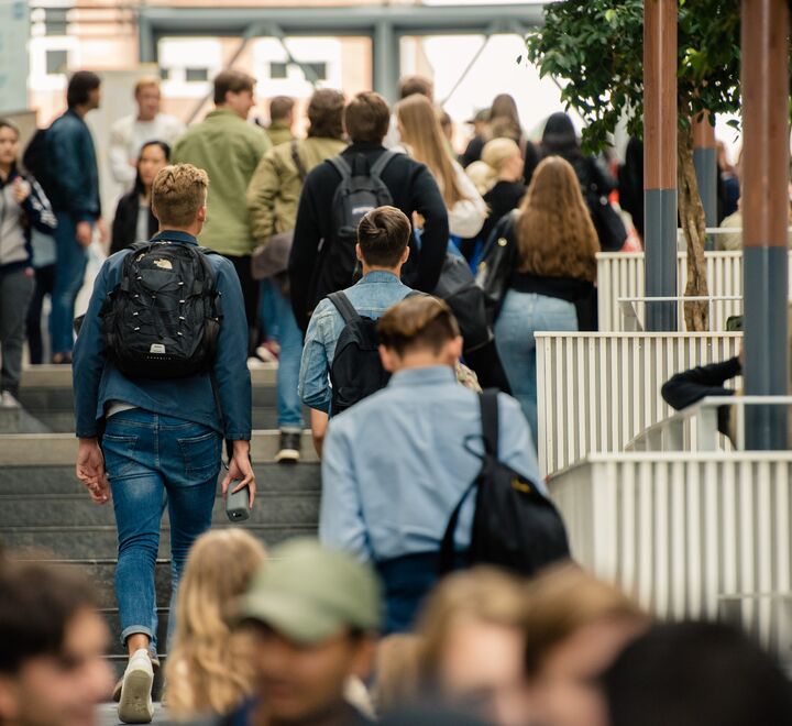 Students walking on campus Oslo