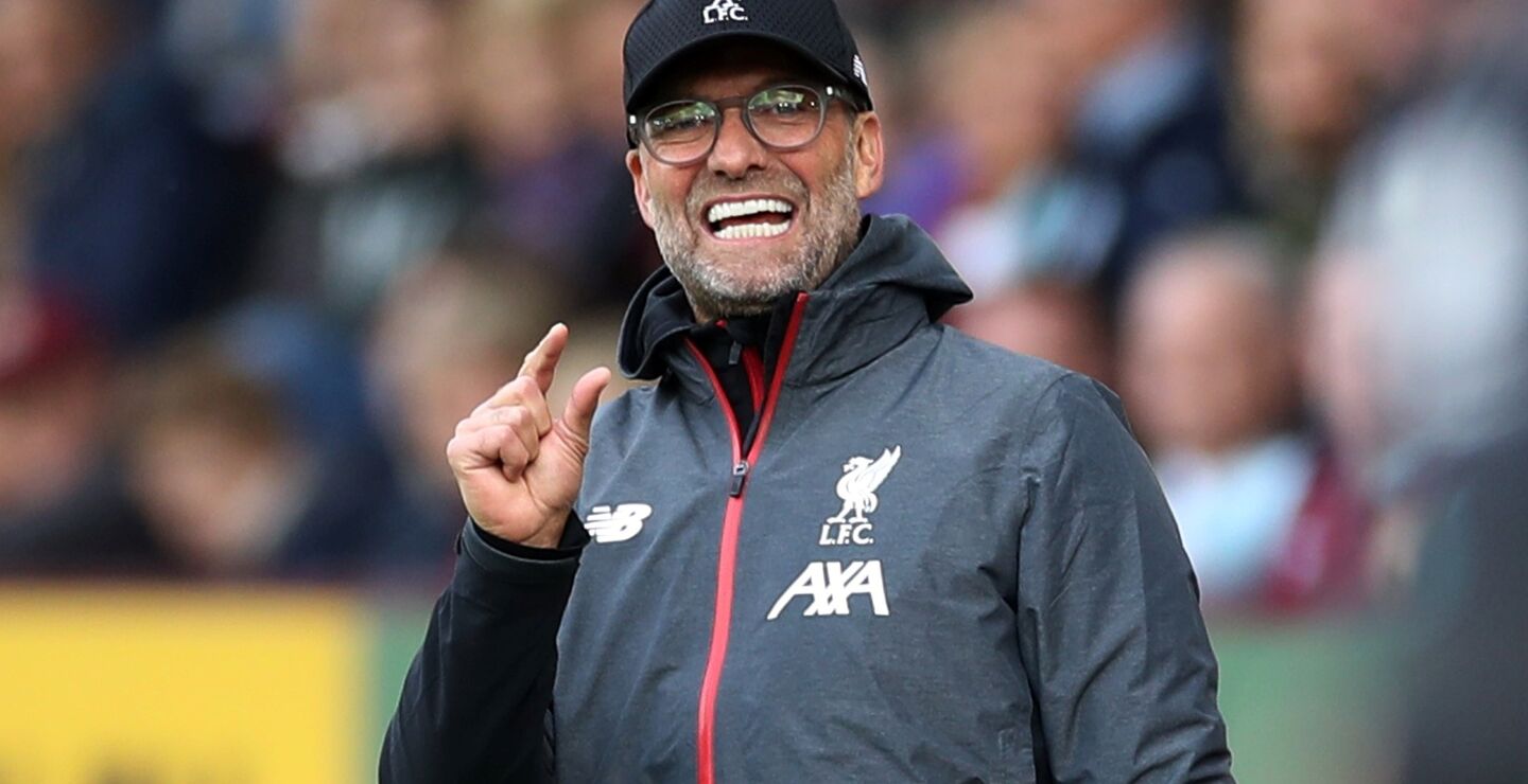 Fotballtreneren Jürgen Klopp ser ut til å ha vært i stolen til en overivrig tannlege. Foto: Resuters, Carl Recine