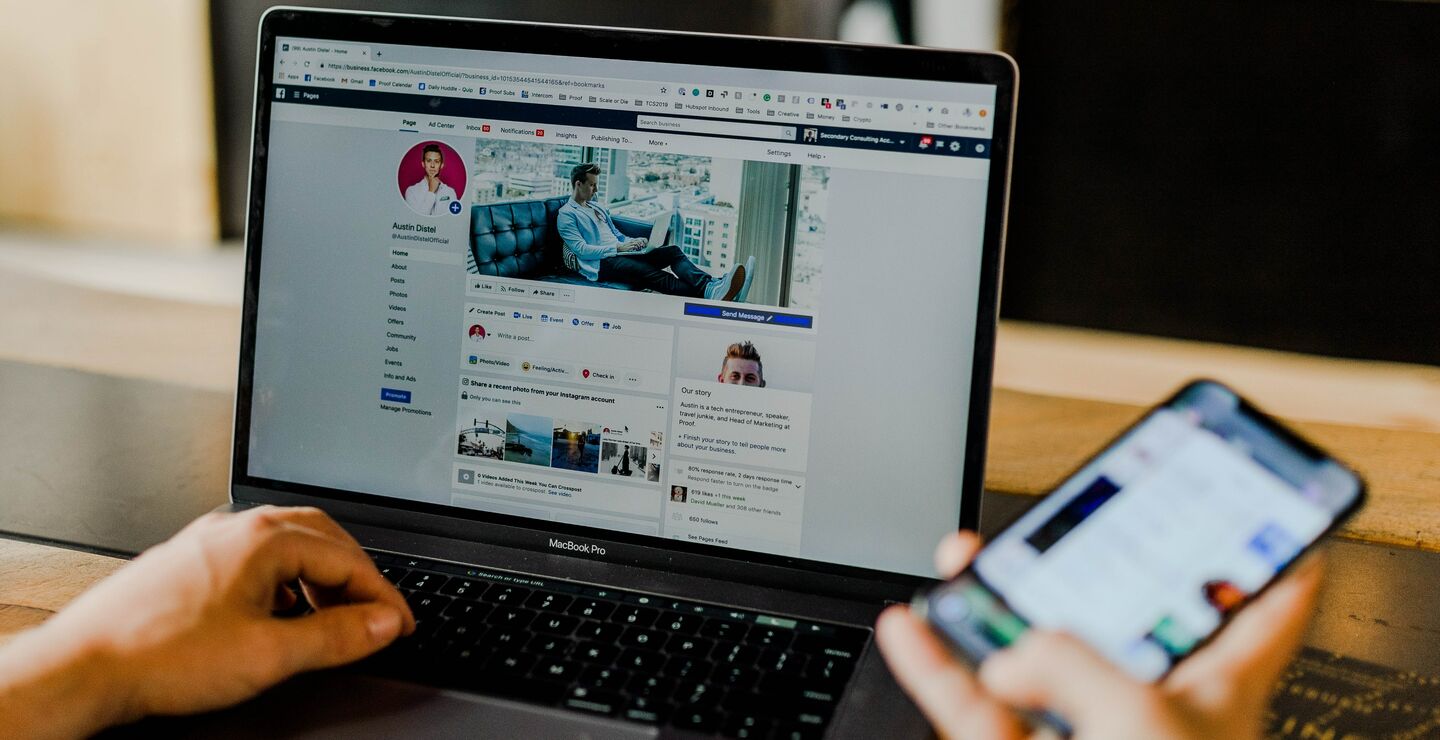 Facebook (bildet) brukes som den primære kilden for nyheter for å holde seg oppdatert blant generasjon Z, ifølge ny forskning fra BI.