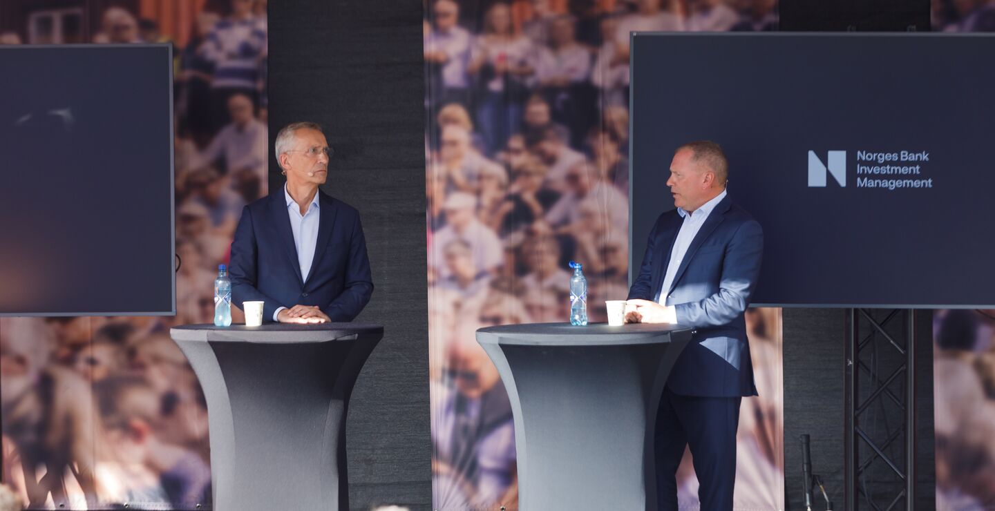 Finansminister Jens Stoltenberg og NBIM-sjef Nicolai Tangen under en debatt på Arendalsuka 2025