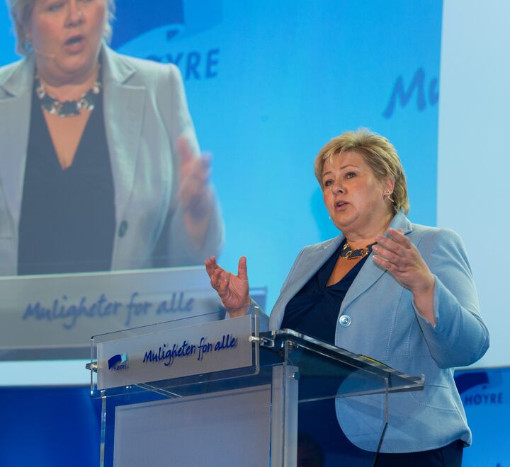 Picture of Peggy Brønn talking about dwindling trust in leaders