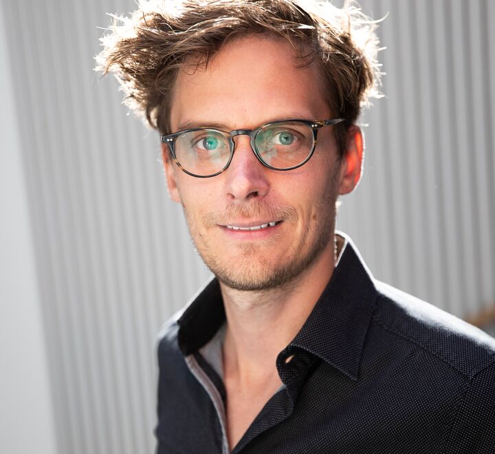 In his article «Safe Haven CDS Premiums» Sven Klingler (pictured) investigates the motives behind purchasing insurance against the default of save sovereigns.