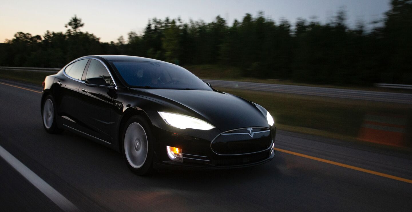 Teslas datafangst fra biler er et eksempel på en orgnisasjons evne til å observere og registrere data om hendelser i interne og eksterne omgivelser. 