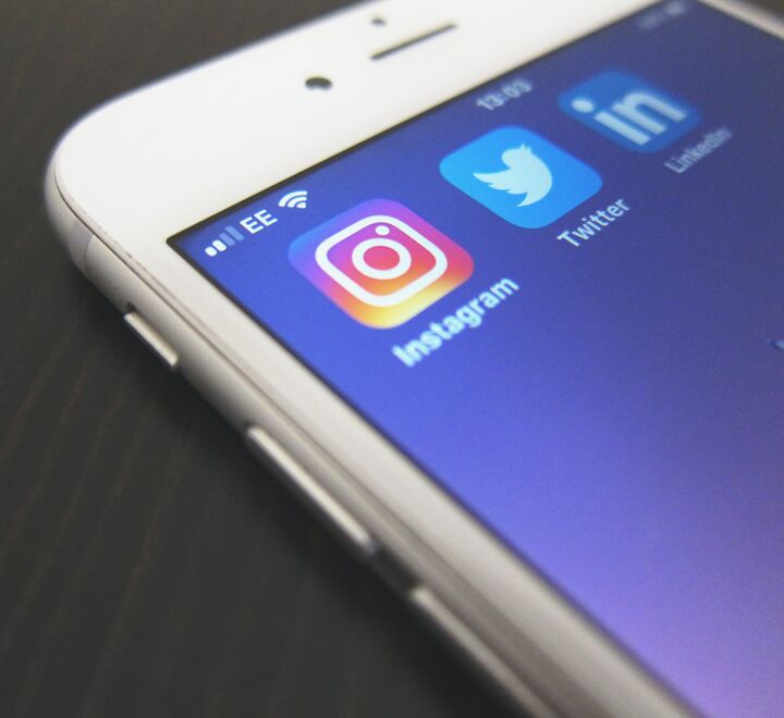 Fremtidens forretningsmodeller er ofte muliggjort av ny teknologi og plattformer som Instagram og LinkedIn.