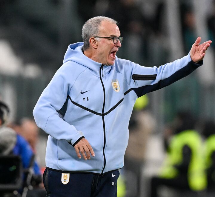 Marcelo Bielsa under en treningskamp mot England