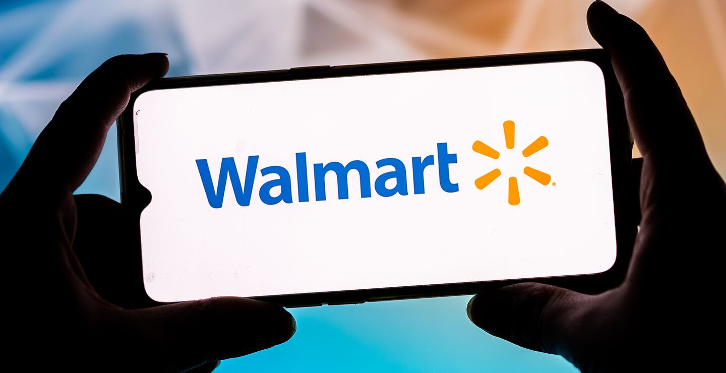 Identifiserer gårdsbruk: Walmart er i stand til å identifisere et gårdsbruk som har infiserte grønnsaker på 2,2 sekunder, skriver innsenderne. Her Walmart logo på en smarttelefon. (Foto: Mateusz Slodkowski / SOPA Images/Sipa USA).