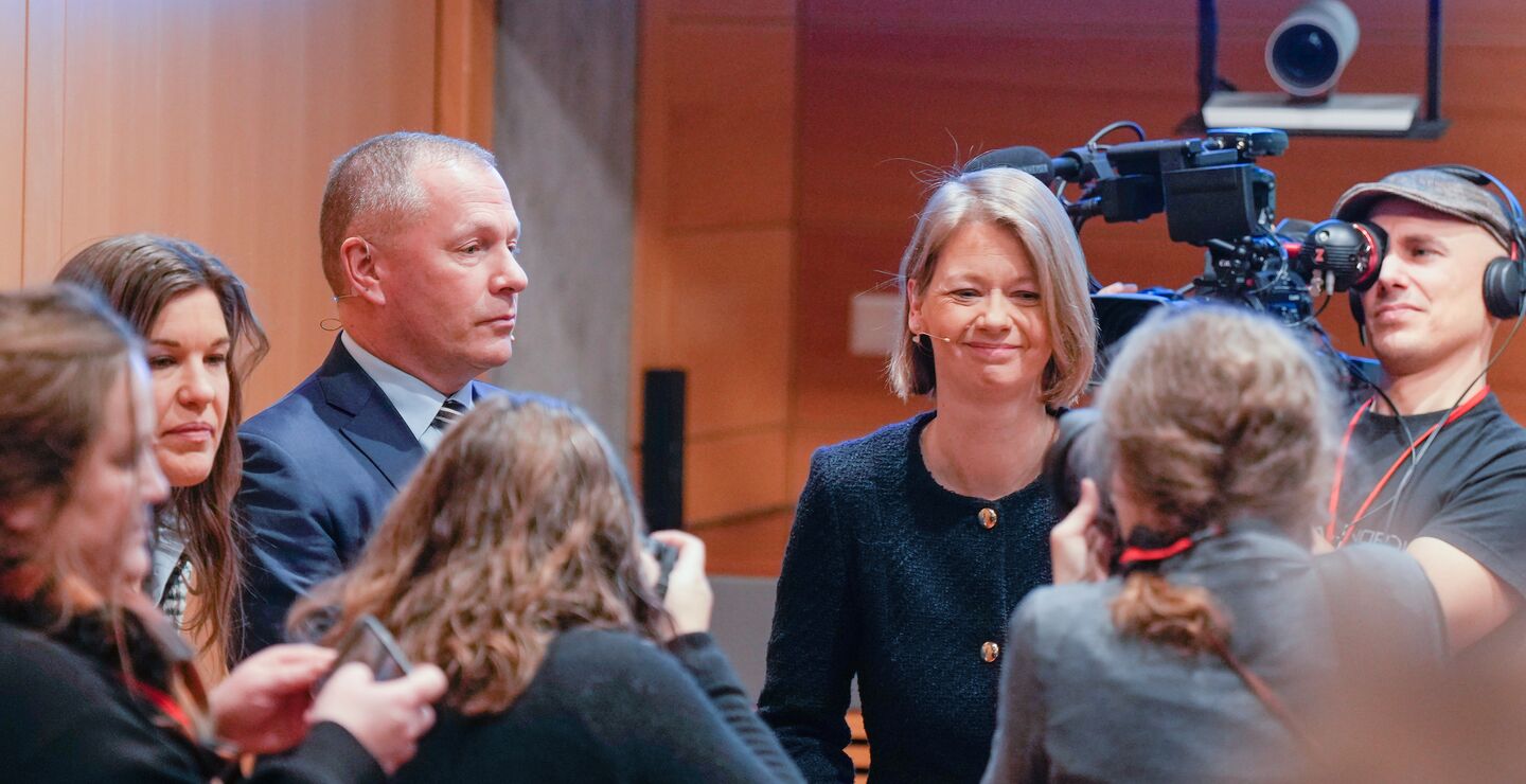 Oljefond-sjef Nicolai Tangen og sentralbanksjef Ida Wolden Bache på presentasjonen av resultatet for Oljefondet i 2022.