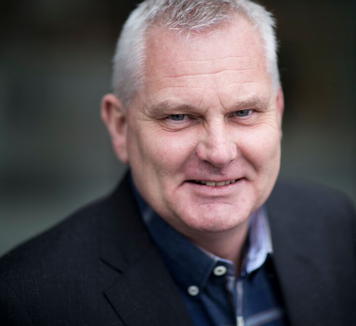 Basert på funnene råder forskerne ledere til å forsøke å utvikle gode relasjoner til alle sine medarbeidere, skriver Bård Kuvaas (bildet).