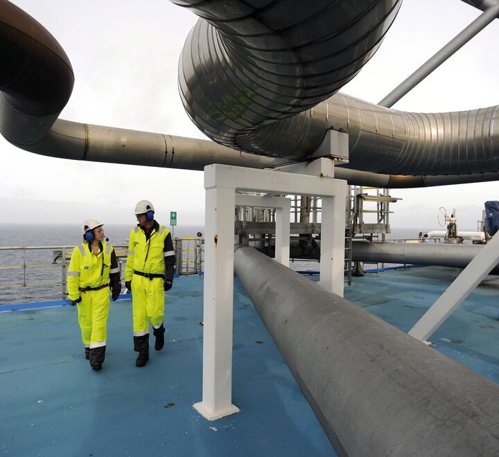 Tradisjonell, konkurranseutsatt industri i Norge er blitt knyttet opp mot den svært lønnsomme og teknologisk avanserte petroleumsnæringen og har opplevd styrket vekst og produktivitet. (Foto: Alsvik).
