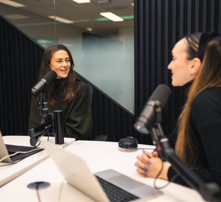 I studio med Marte og Gloria