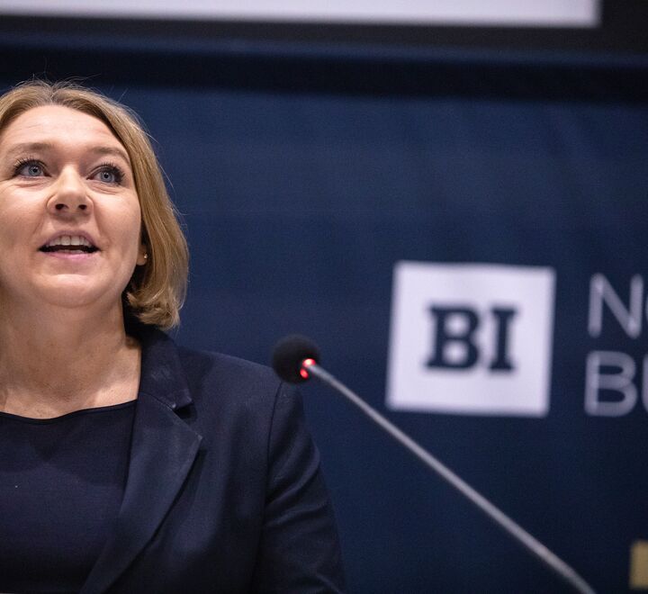 Line Lervik-Olsen (bildet) skriver om hvordan vinnerbedriftene går frem for å skape en kundeorientert kultur.