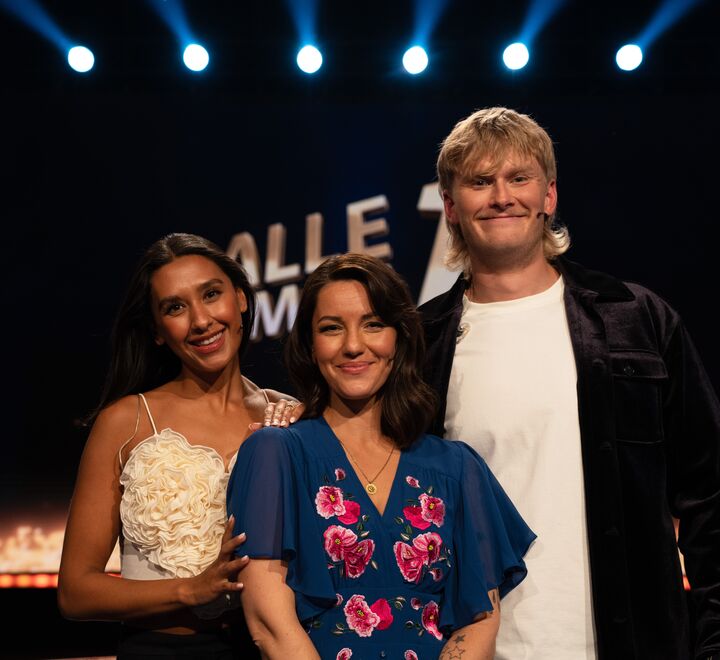 Programleder-trioen Selma, Selda og Karsten i NRK-suksessen "Alle mot 1". Foto: Jørgen Opaker / Nordisk Banijay