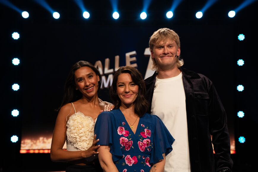 Programleder-trioen Selma, Selda og Karsten i NRK-suksessen "Alle mot 1". Foto: Jørgen Opaker / Nordisk Banijay