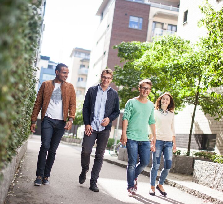 Students walking in Nydalen