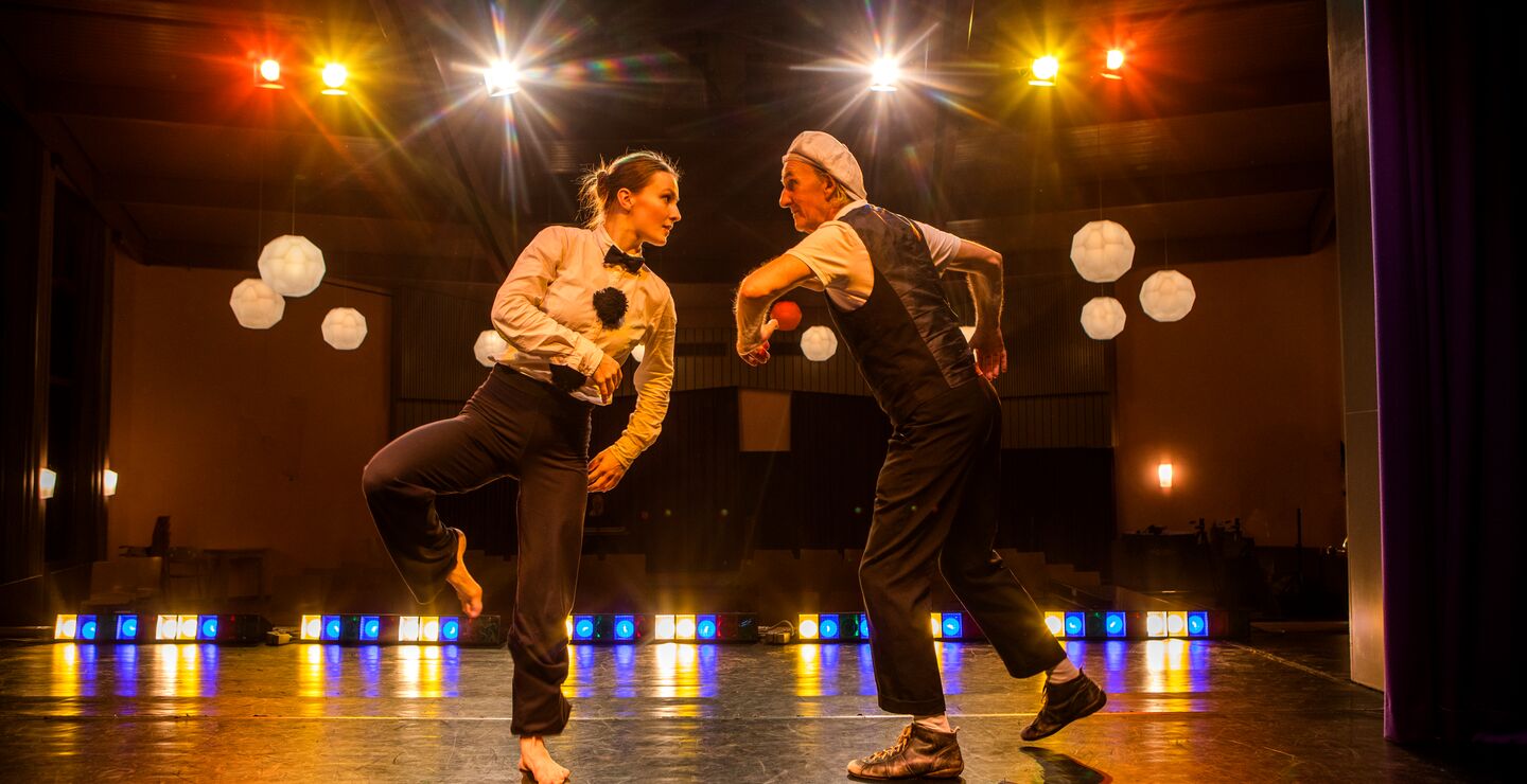 Illustrasjonsbilde av revy