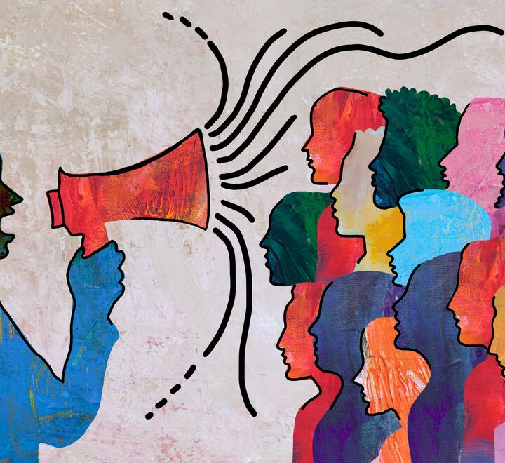 Illustrasjon av person med megafon som snakker til publikum