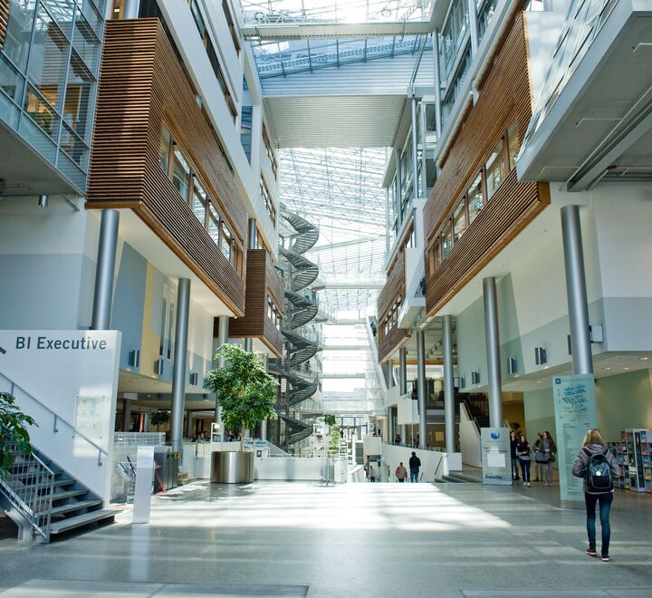 Glassgaten ved hovedinngangen