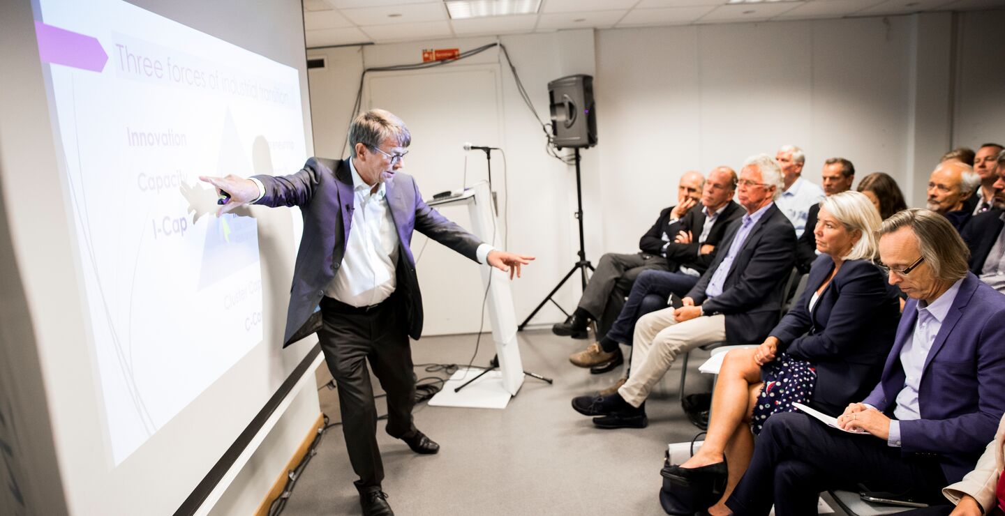 Brenner for innovasjon. - . Bedriftene med nye og bedre forretningsmodellene lykkes best, understreker Torger Reve (bildet).