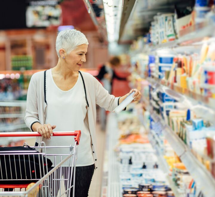 Prisforskjellene mellom Norge og nabolandene er ikke stor bare på kjøtt, melk og ost, men også på bearbeidede næringsmidler og merkevarer som kan importeres til lavere eller ingen tollsatser: 64 prosent høyere priser enn i Sverige, som utgjør 14 milliarder kroner årlig for norske forbrukere, skriver Ivar Gaasland i kronikken. 