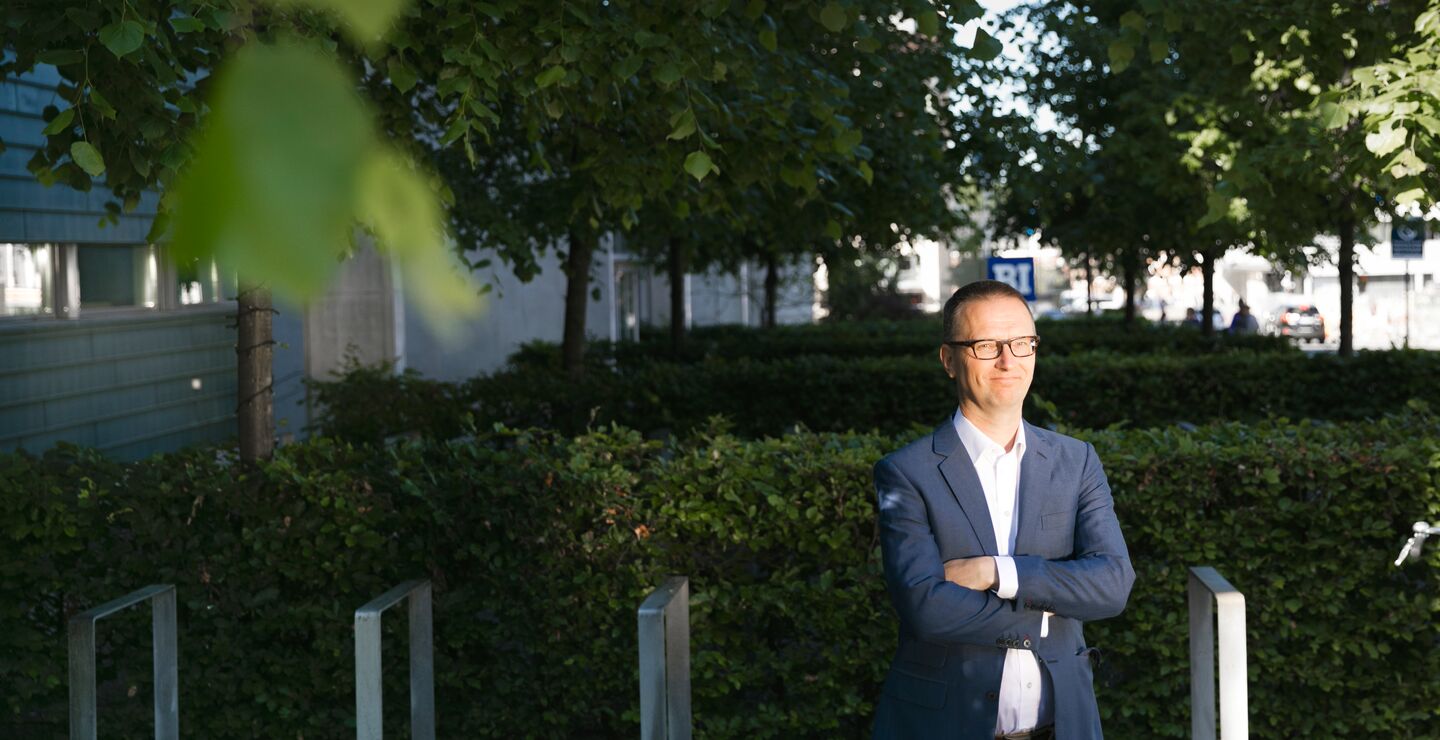 Hva slags kompetanse er det en etiker bringer inn i styrer, utvalg og råd hvor beslutninger skal fattes, spør førsteamanuensis Øyvind Kvalnes.