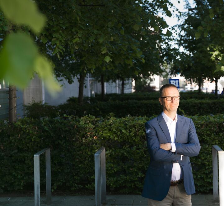 Hva slags kompetanse er det en etiker bringer inn i styrer, utvalg og råd hvor beslutninger skal fattes, spør førsteamanuensis Øyvind Kvalnes.