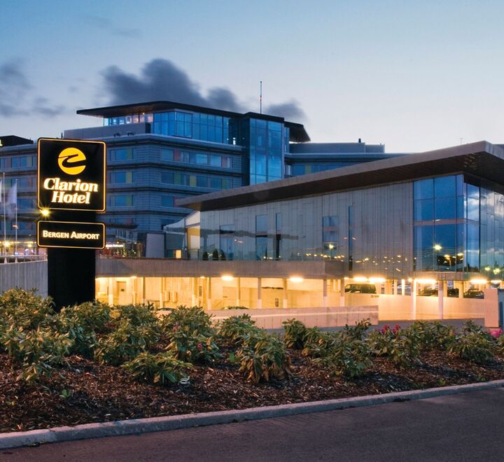  Statlig støtte til store hotellkjeder i dag, slik Ole Erik Almlid og Øystein Dørum argumenterer for, er i utgangspunktet støtte til aksjonærene og kreditorene til hotellkjedene - ikke til de ansatte eller overnattingsgjestene, skriver kronikkforfatterne. (Her illustrert ved Clarion hotell Bergen airport)