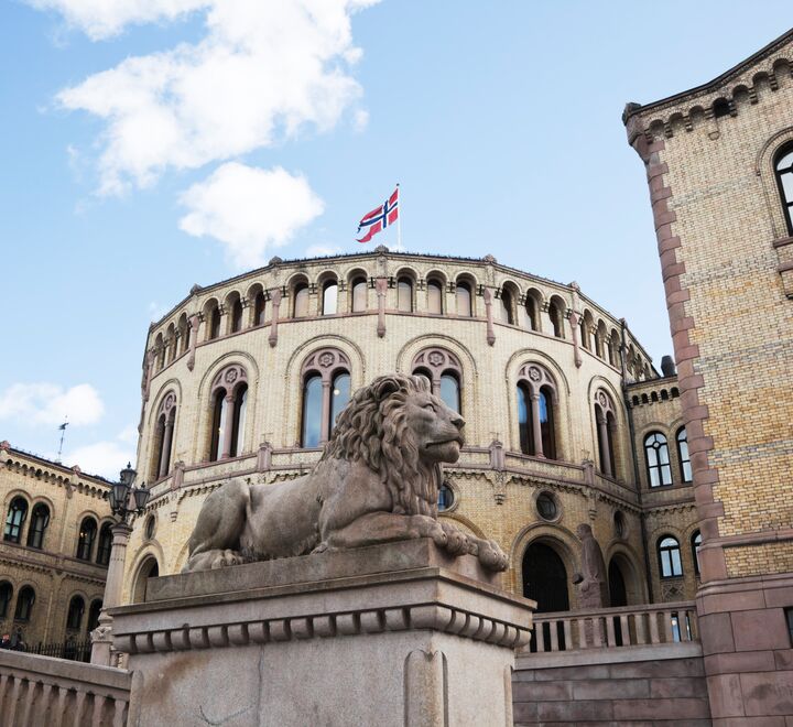 Gründere med gode ideer, men få politikervenner, vil få det vanskeligere, skriver Gisle J. Natvik. (Foto av Stortinget. Fotograf: Ekely)