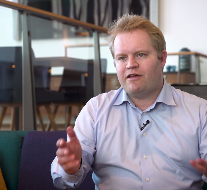 Hva skjer når historier sprer seg på nettet? Professor Lars Olsen (bildet) presenterer seks kjennetegn på kampanjer som sprer seg selv.