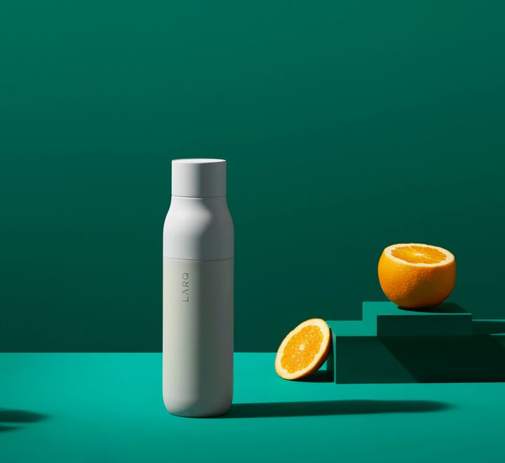 Omfavner alle norske forbrukere begjærlig bærekraftige varer og tjenester slik som Larq selv-rengjørende vannflasker som illustrert på bildet. Foto: Yvonne Young, Unsplash.