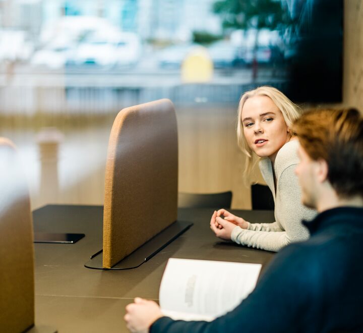 Studenter på campus Bergen