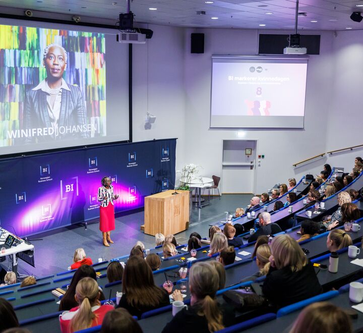 Publikum under kvinnedagen 2024