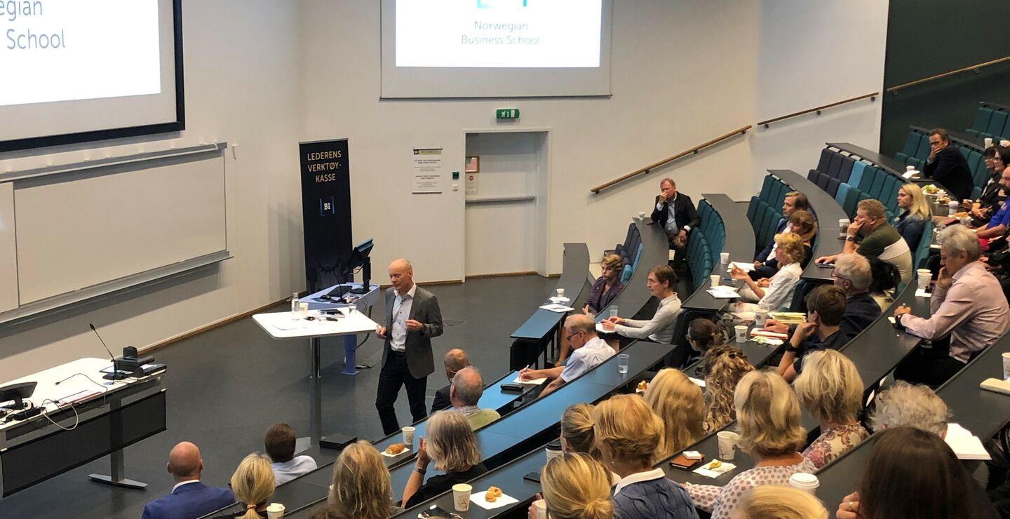 Hvilke verktøy kan hjelpe dagens ledere når de skal utarbeide nye strategier, spør Roy Elvegård (bildet) under Lederens Verktøykasse i august.