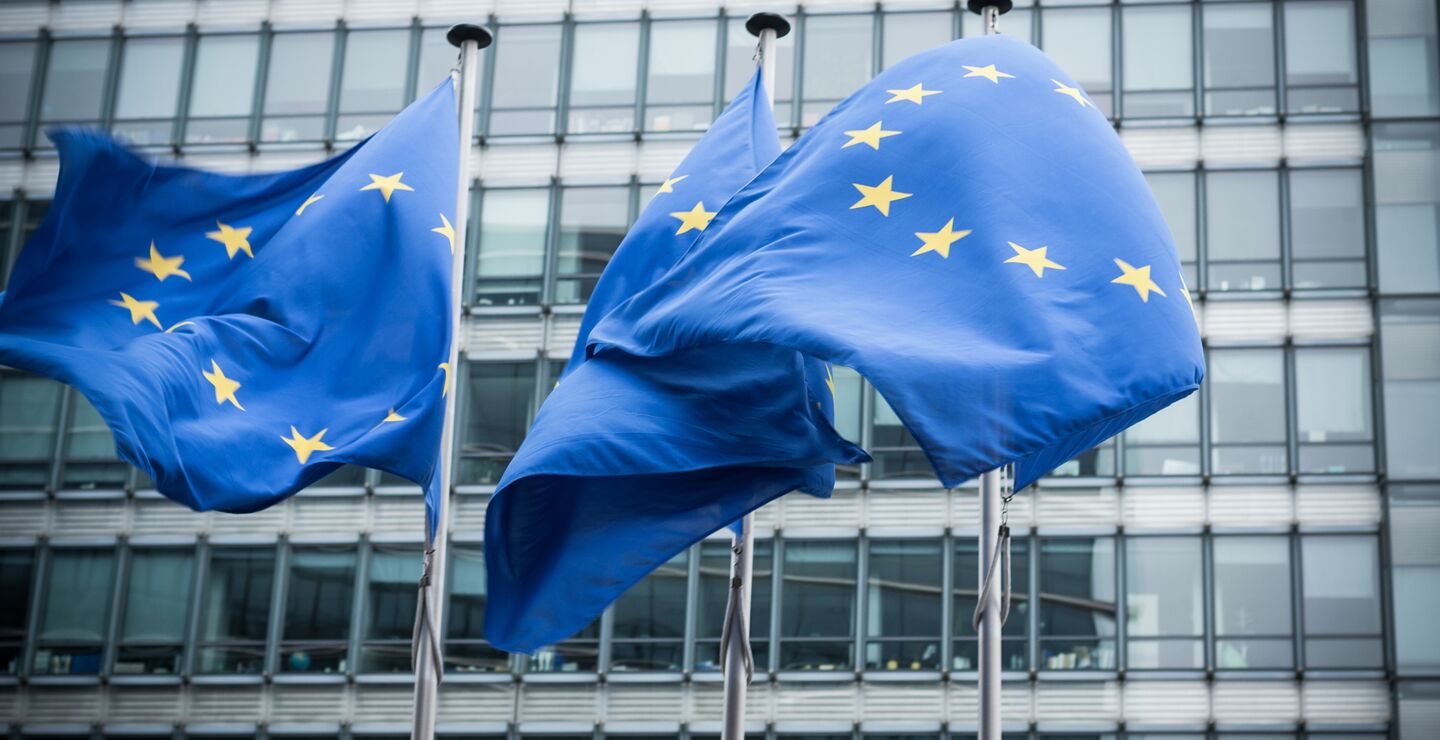 EU-flagg foran Europakommisjonen