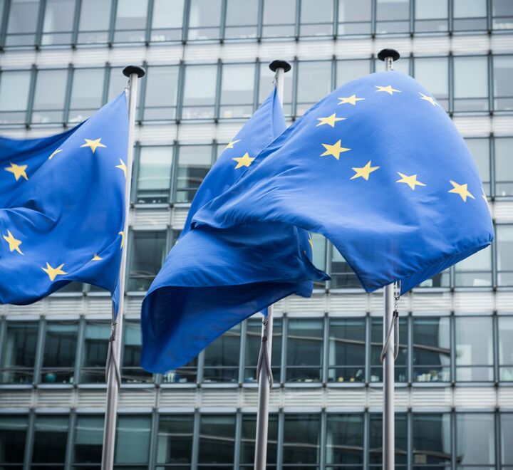 EU-flagg foran Europakommisjonen
