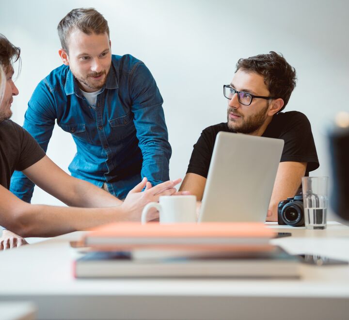 Illustrasjonsbilde av møtedeltakere